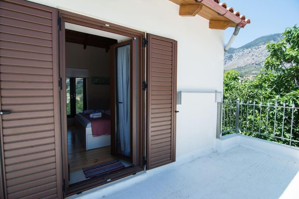 Papa-Antonis Stone House Villa Zarós Buitenkant foto