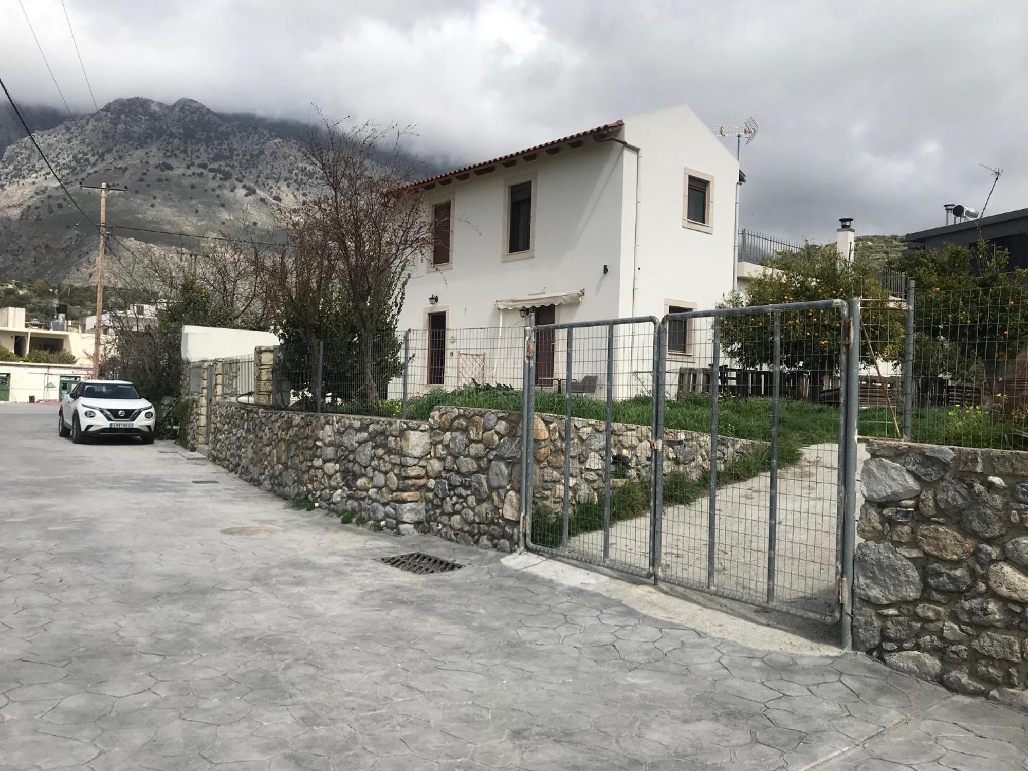 Papa-Antonis Stone House Villa Zarós Buitenkant foto